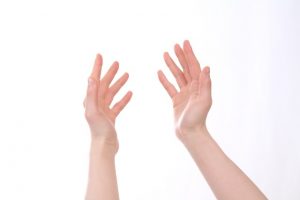 手の震えの原因と考えられる病気とは？