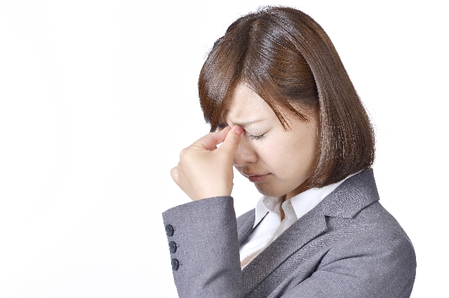 目が乾く・かすむ不快感の原因と対処法